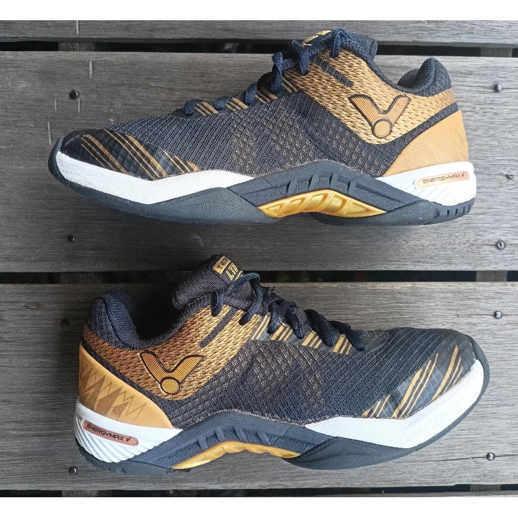 sepatu badminton (victor S82LTD)