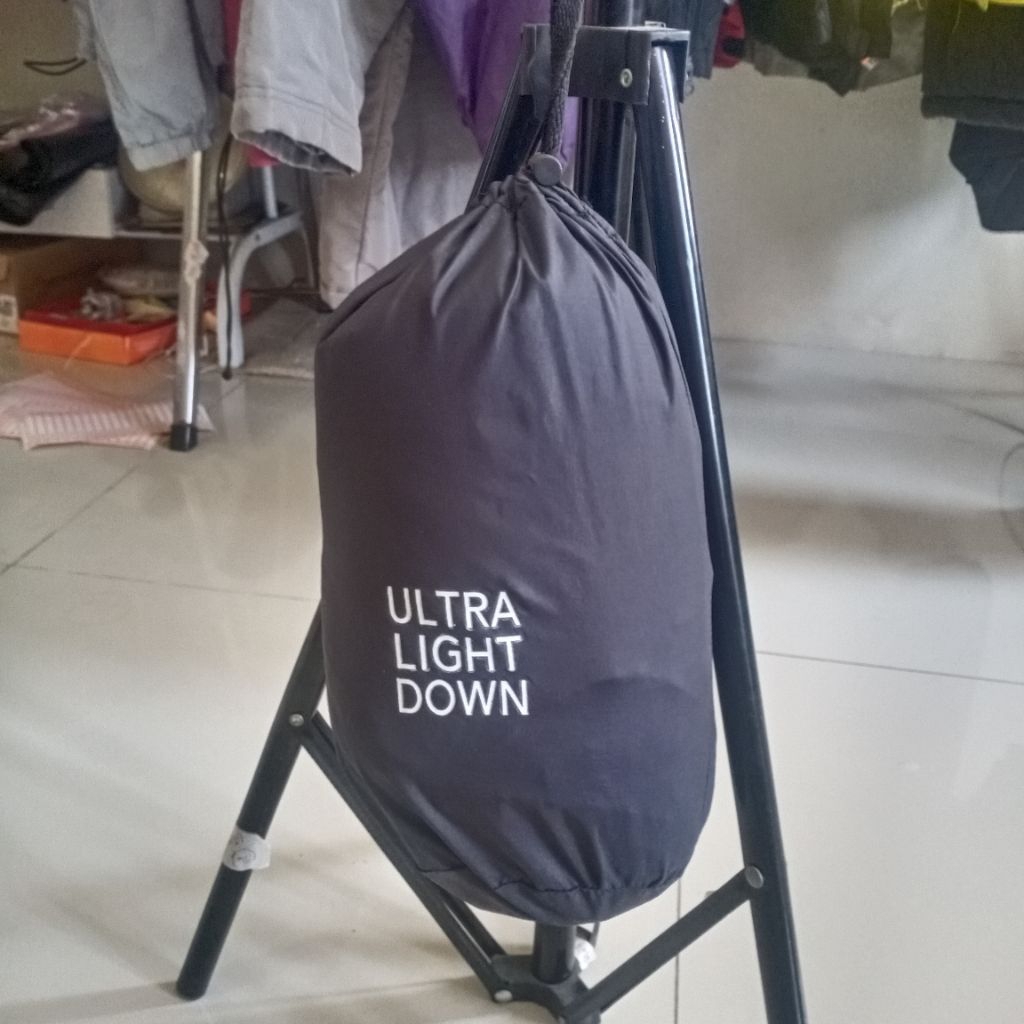 JAKET OUTDOOR UNIQLO ULTRALIGHT