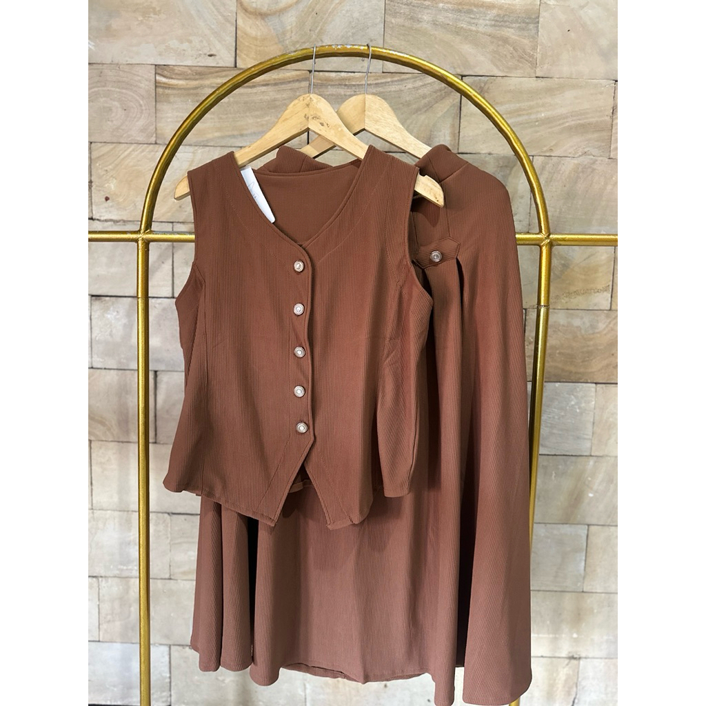 Setelan vest knit Clarke