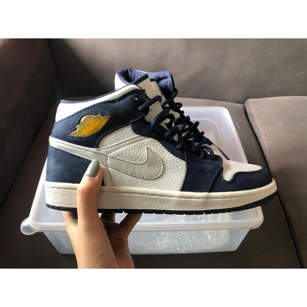 LIMITED EDITION Air Jordan 1 Retro Mid Perfect Pair with Green Jump Man Sample Size