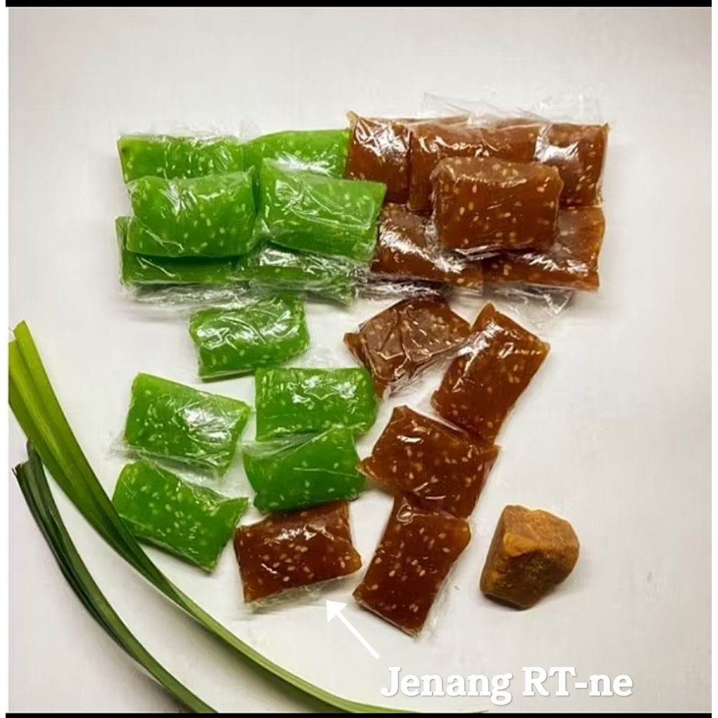 

Jenang RT-ne Jenang Ketan Asli (Dodol) Mix Rasa Coklat Dan Pandan. Packing Besek Isi 32 Pcs Real Taste