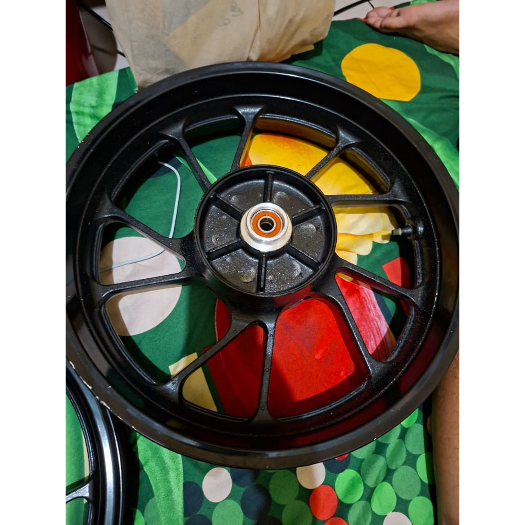 velg belakang R15V3 original copotan