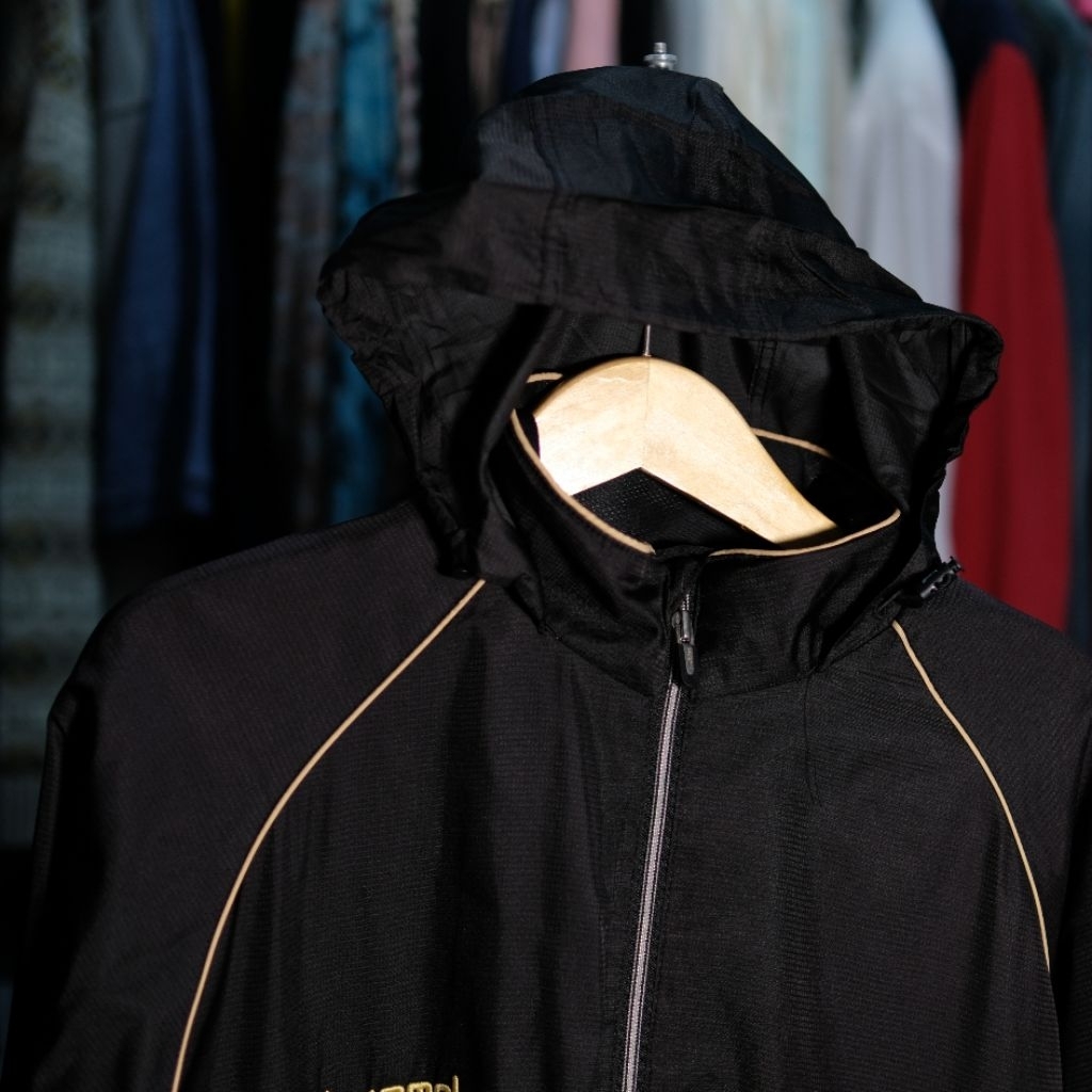 Jaket Windbreaker Hummel