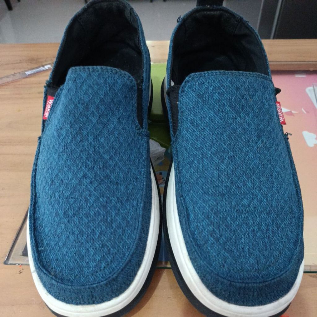 preloved|100% Original Wakai| sepatu cowok |insole 23 cm ukuran 41 cm
