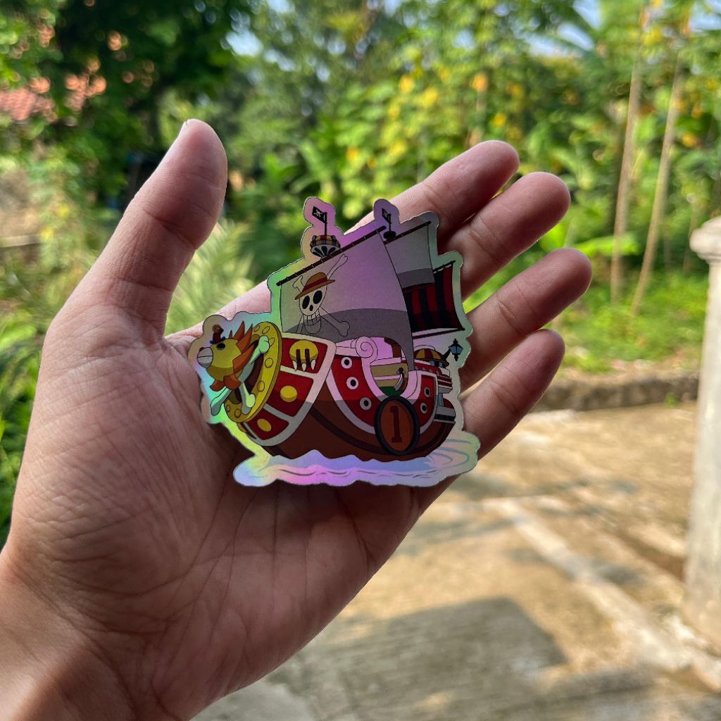 

STIKER VYNIL CUTTING - STIKER THOUSAND SUNNY HOLOGRAM - STIKER ANTI AIR