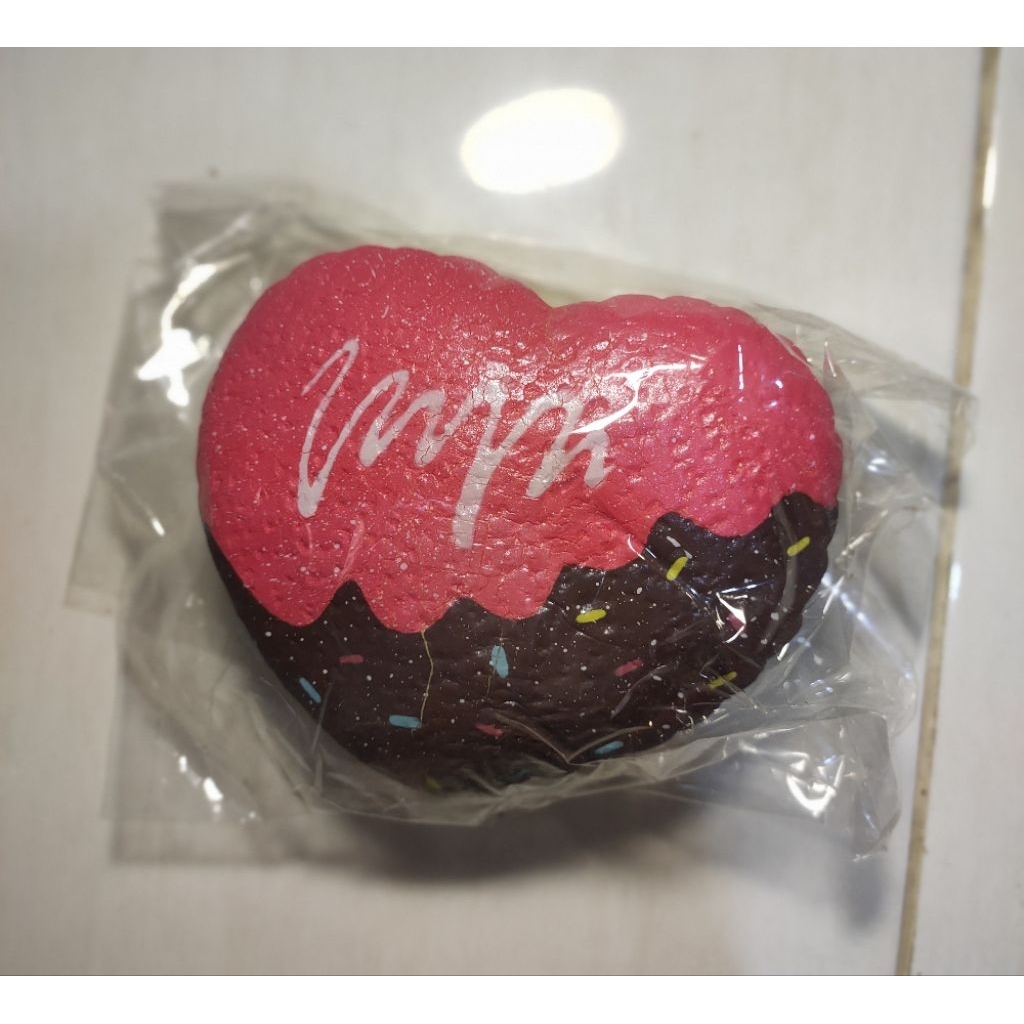 PRELOVED squishy licensed love cake