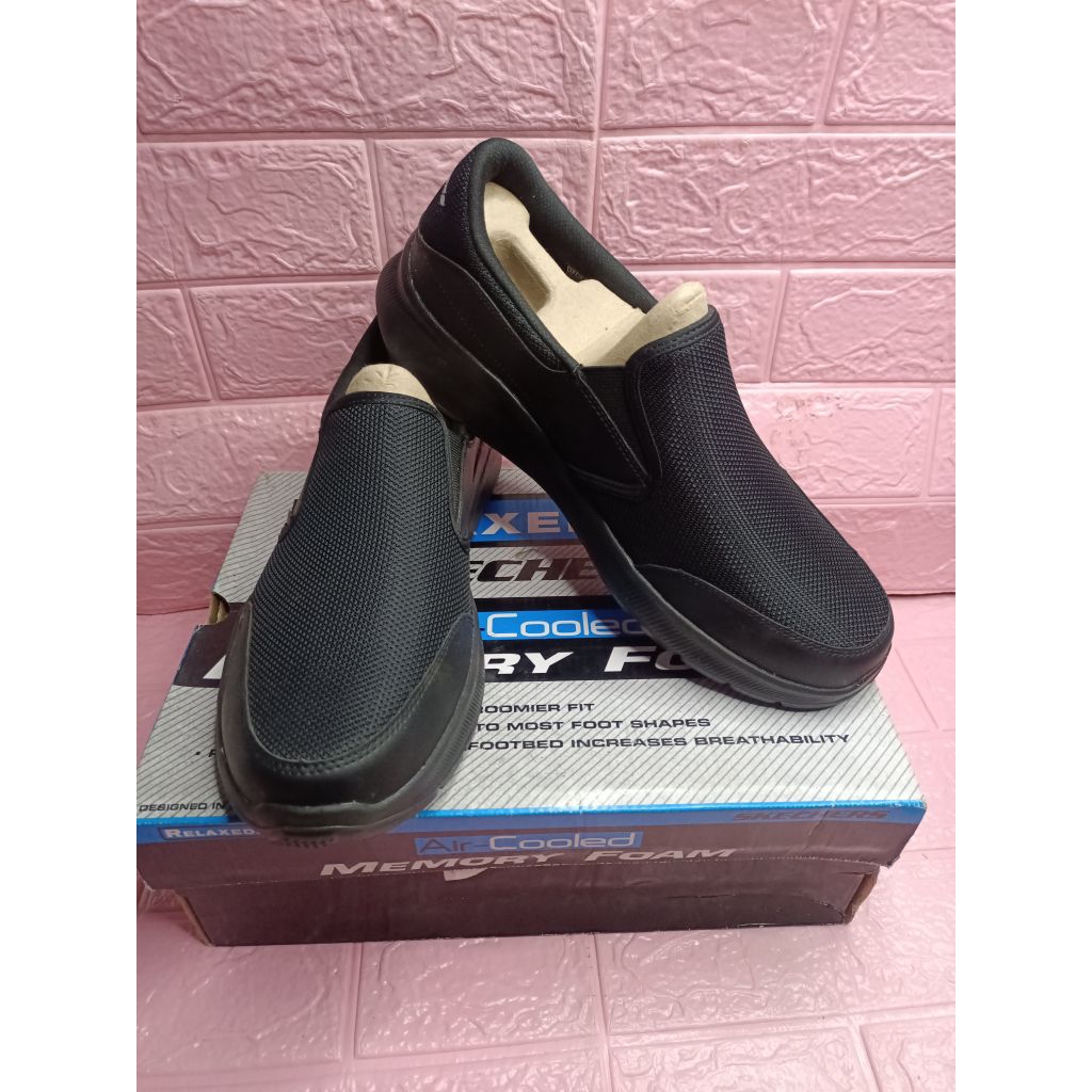 Sepatu Slip on SKECHERS RELAXED FIT AIR-COOLED MEMORY FOAM