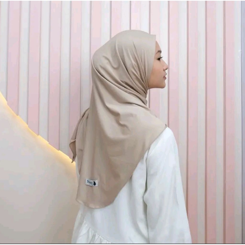 SEGITIGA DHINDA HIJAB