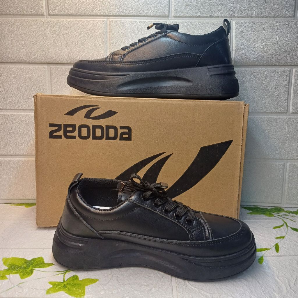 Sepatu sekolah hitam ZEODDA tali
