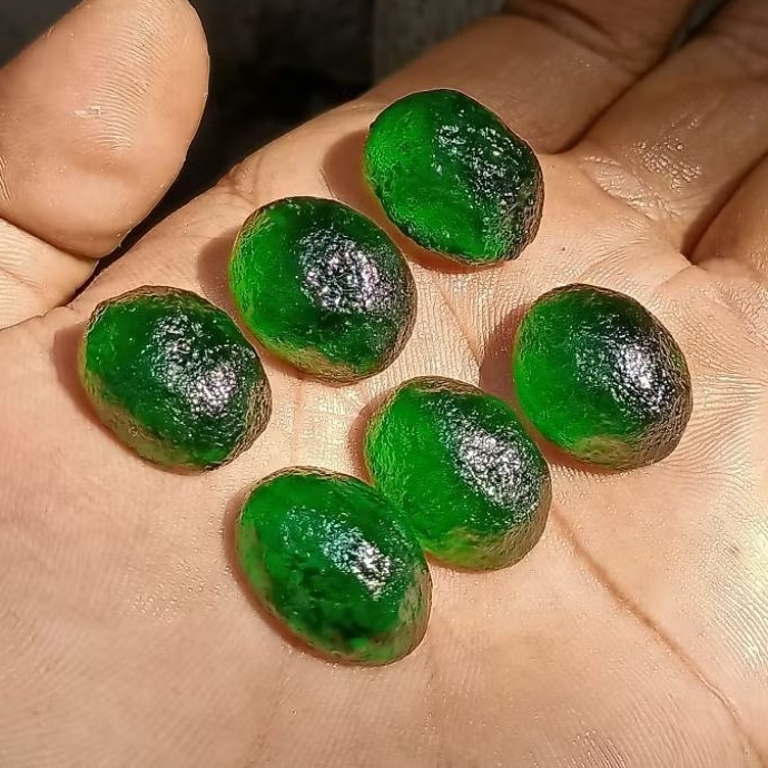 Batu Meteor Hijau Zambrud