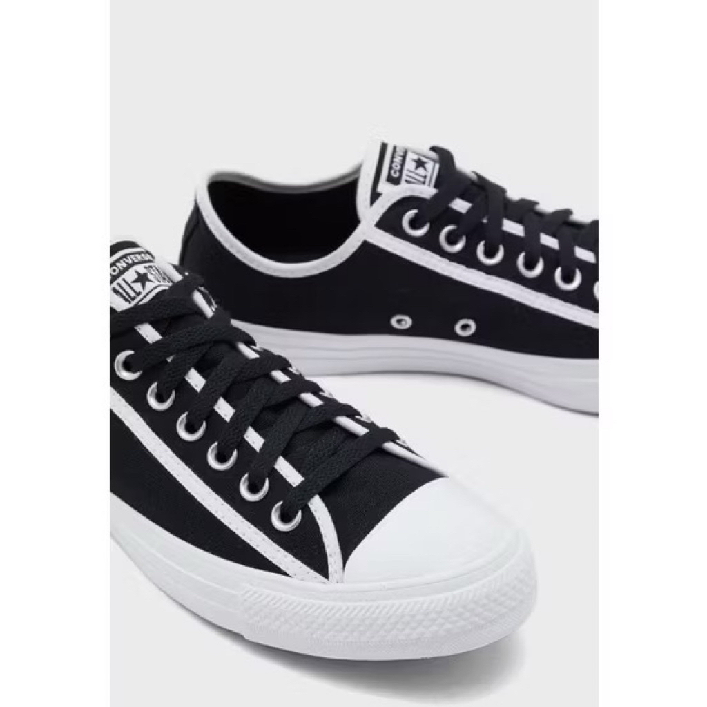 Sepatu Sneakers Pria Converse