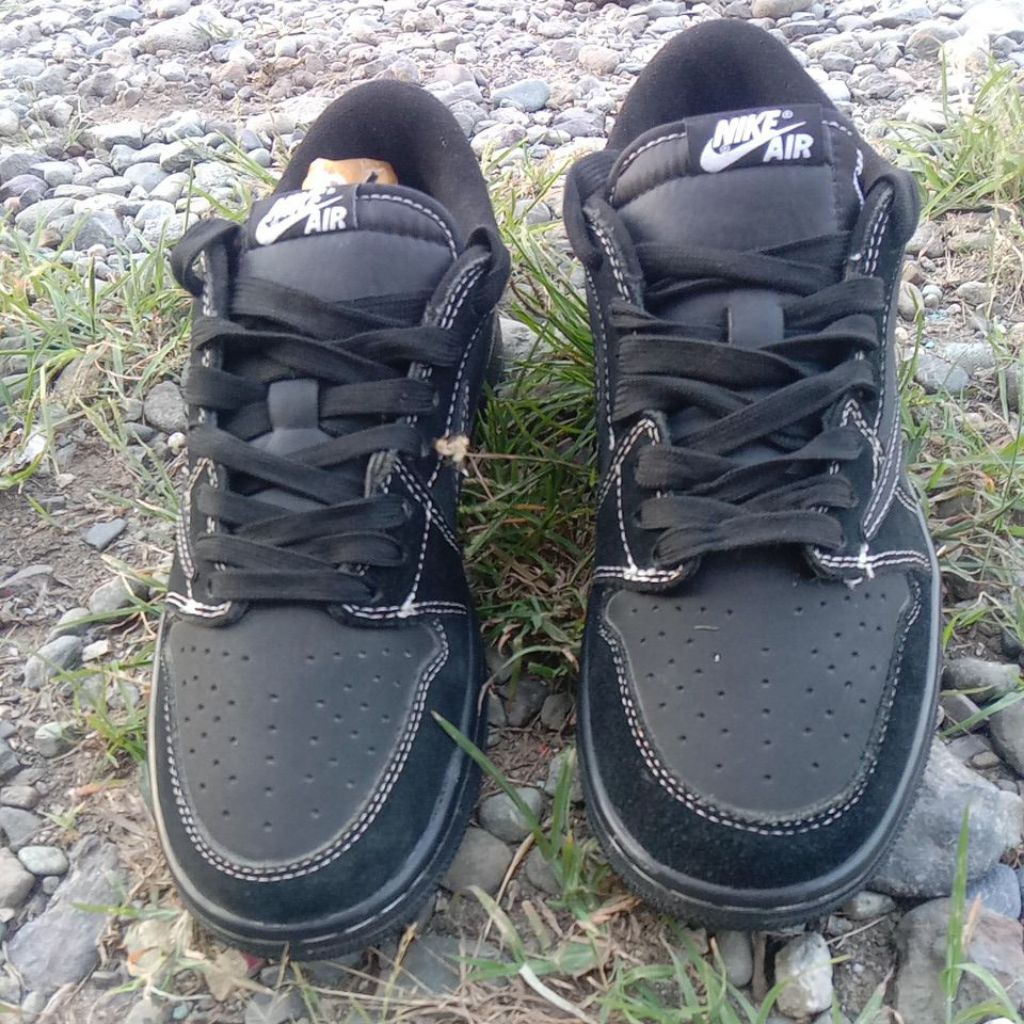 Air Jordan Low black phantom