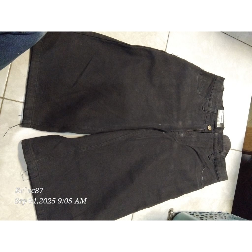 celana pendek levis