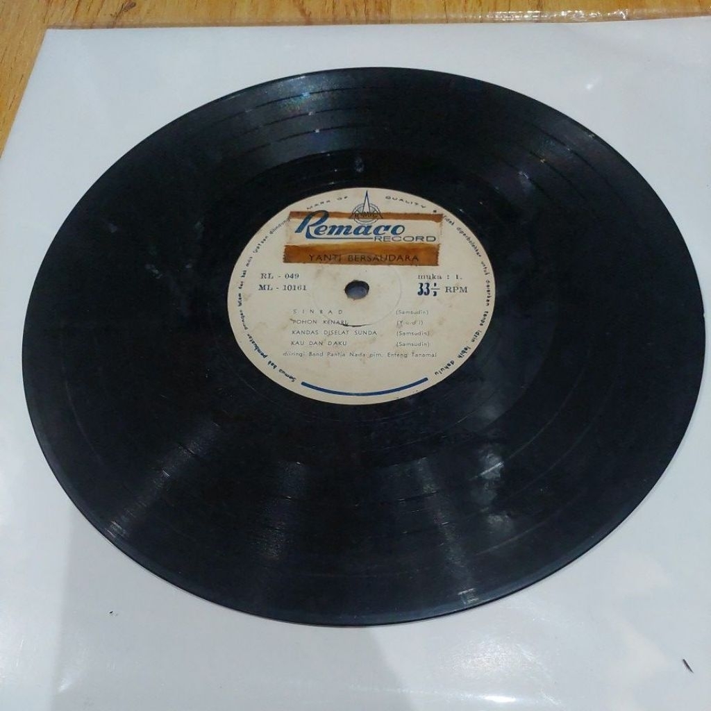 Vinyl Piringan Hitam 10 inch Yanti Bersaudara