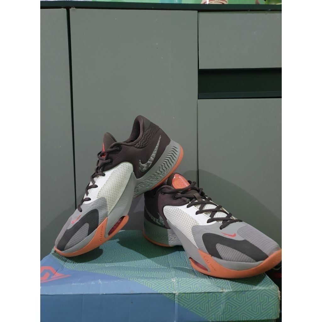 Sepatu Basket Freak 4 Second (Size 45)