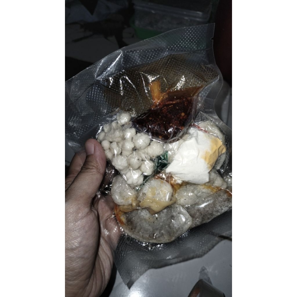 

cireng isi ayam suwir kuah keju