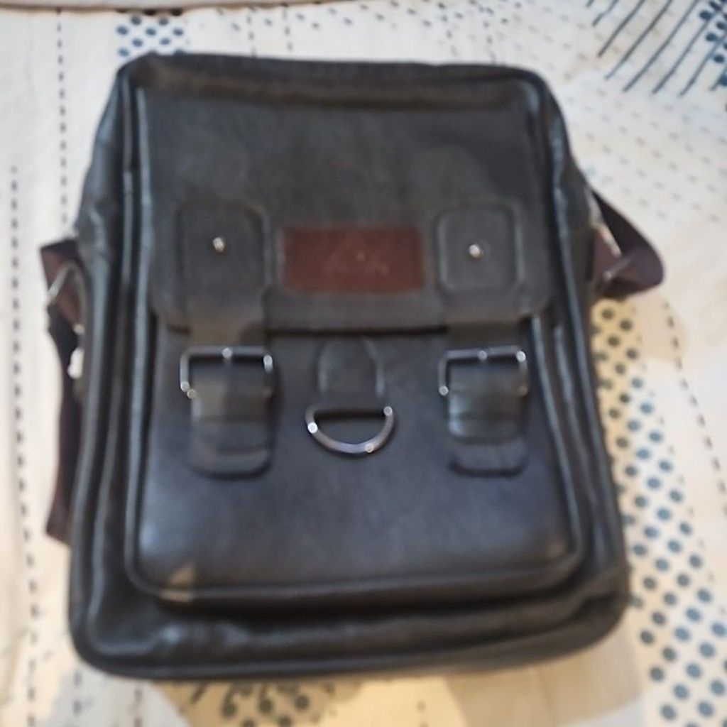 Tas slempang kulit garut