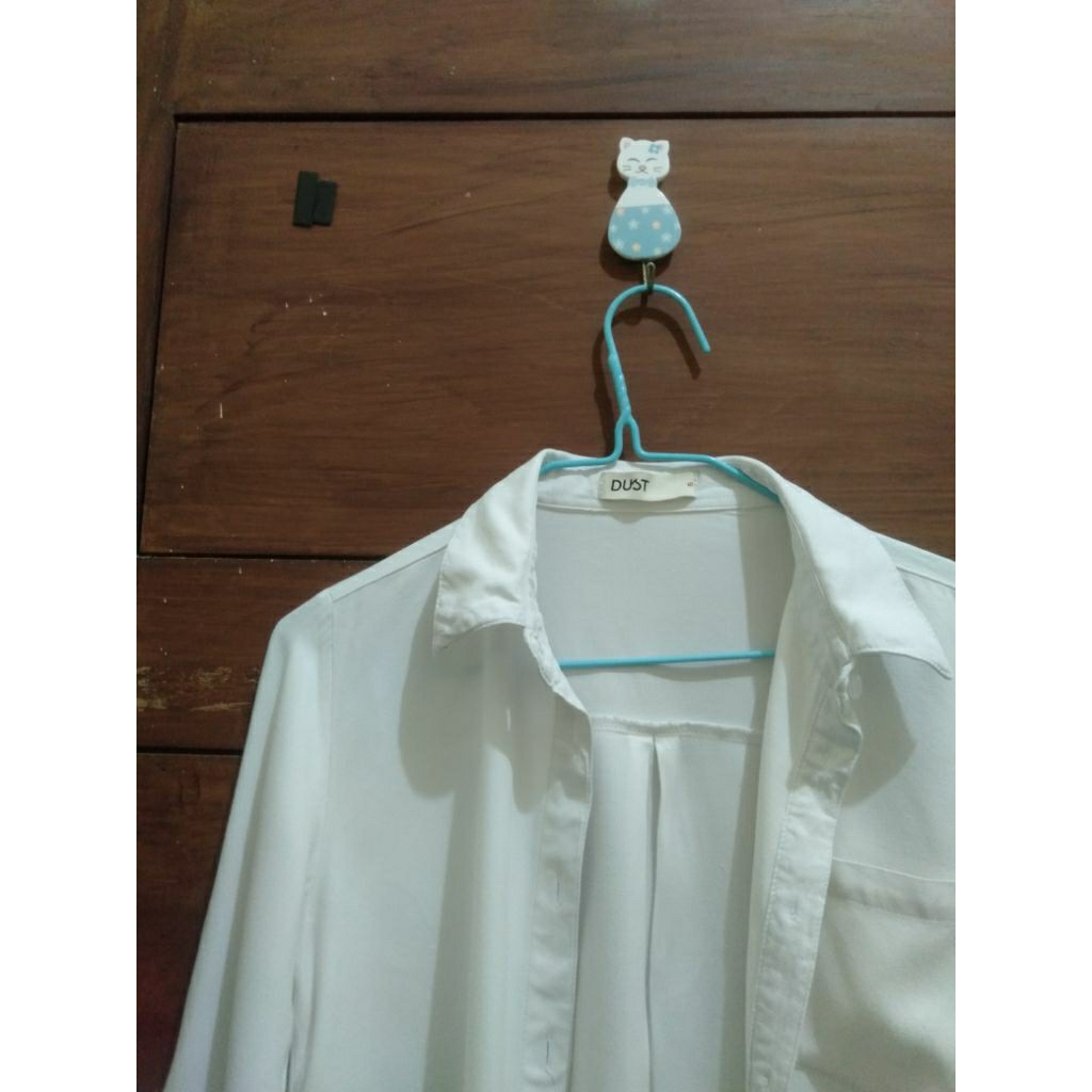 DUST Kemeja Putih/Off-White -preloved