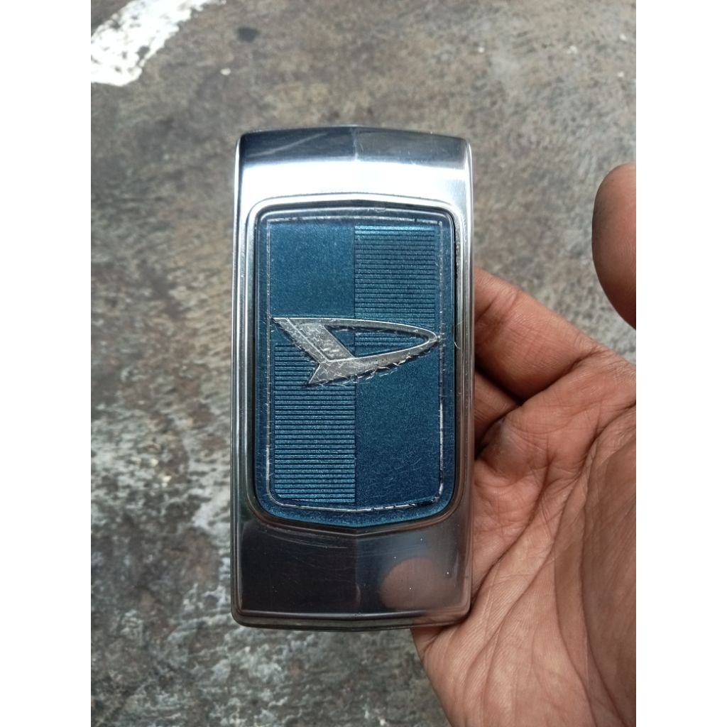 Emblem Grill Charade G10