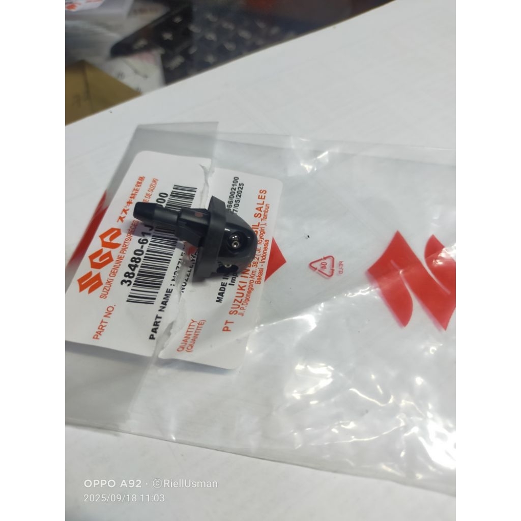 Nozel air Wiper depan Suzuki APV asli SGP