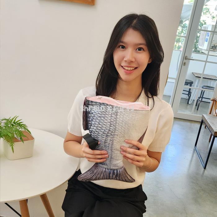 Shoulder Bag Bentuk Buntut Ikan Kakap Putih Tas Selempang Bahan Linen Shrelo Puffy Kado Kocak Unik H