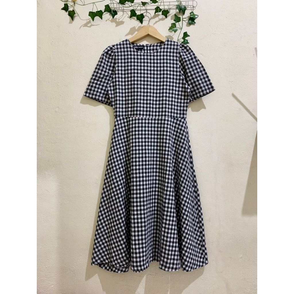 Levia dress midi katun kotak
