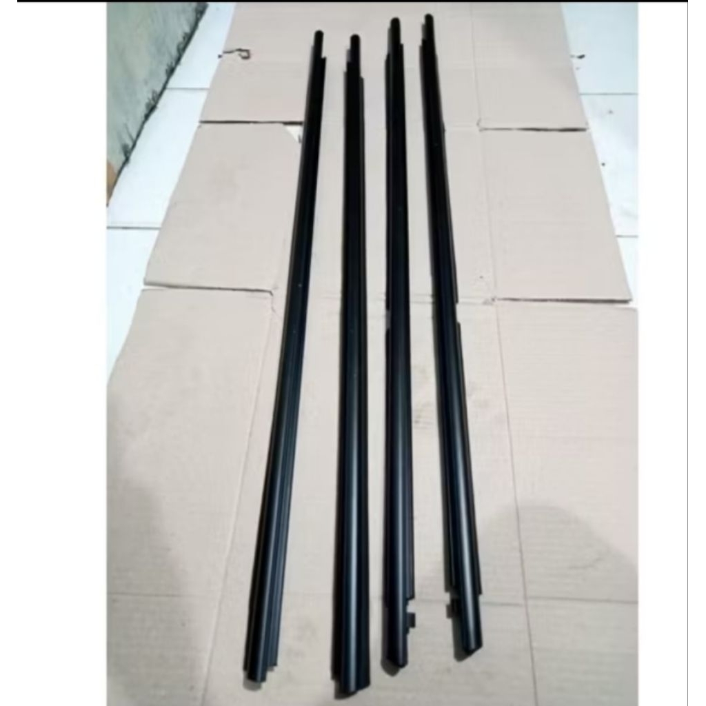 Karet pelipit kaca luar mobil Grand Vitara pnp