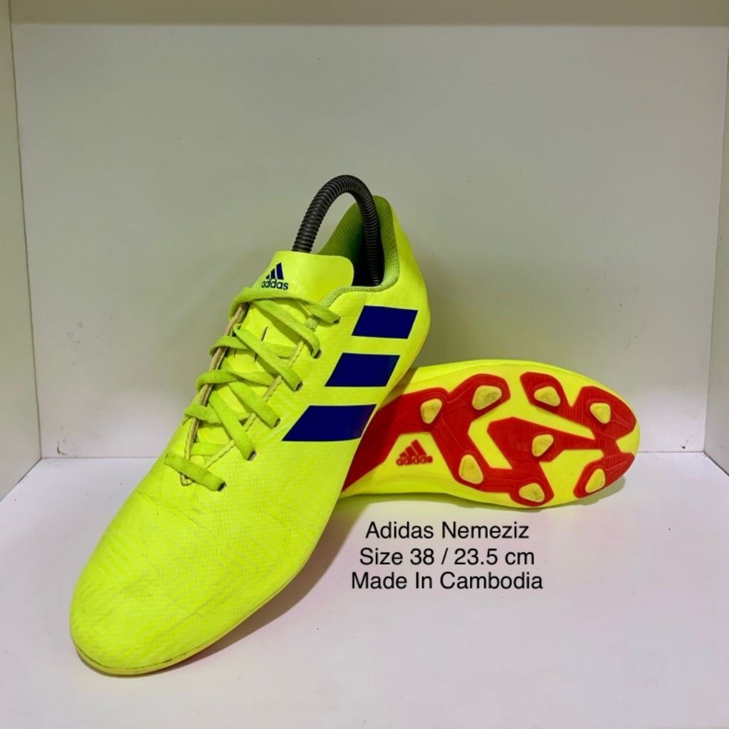 Sepatu Bola Adidas Nemeziz Preloved
