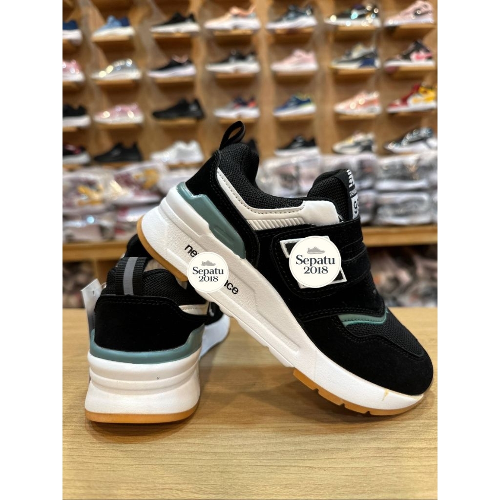 SEPATU SEKOLAH ANAK HITAM PEREKAT NB 997H PREMIUM