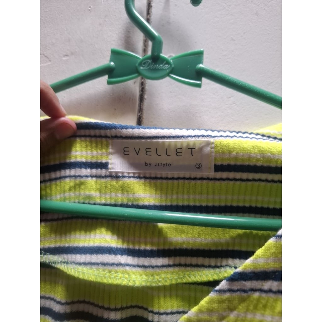 Preloved Kaos Belang V Neck Hijau Neon