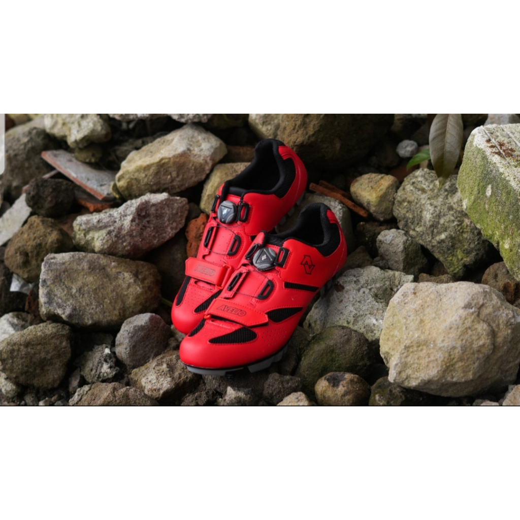 SEPATU MTB AVELIO
