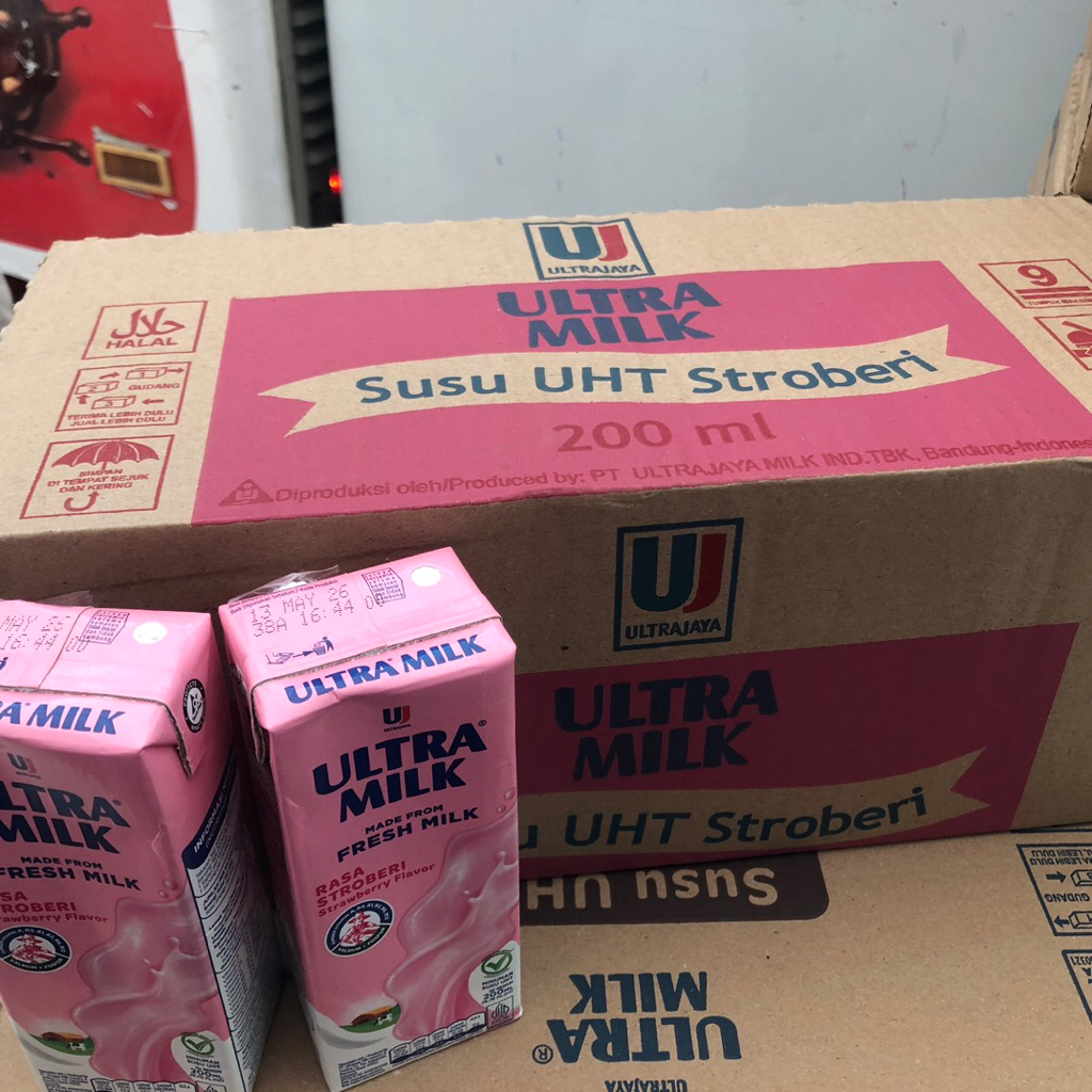 susu ultramilk strawberry 200ml 1 karton (isi 24)