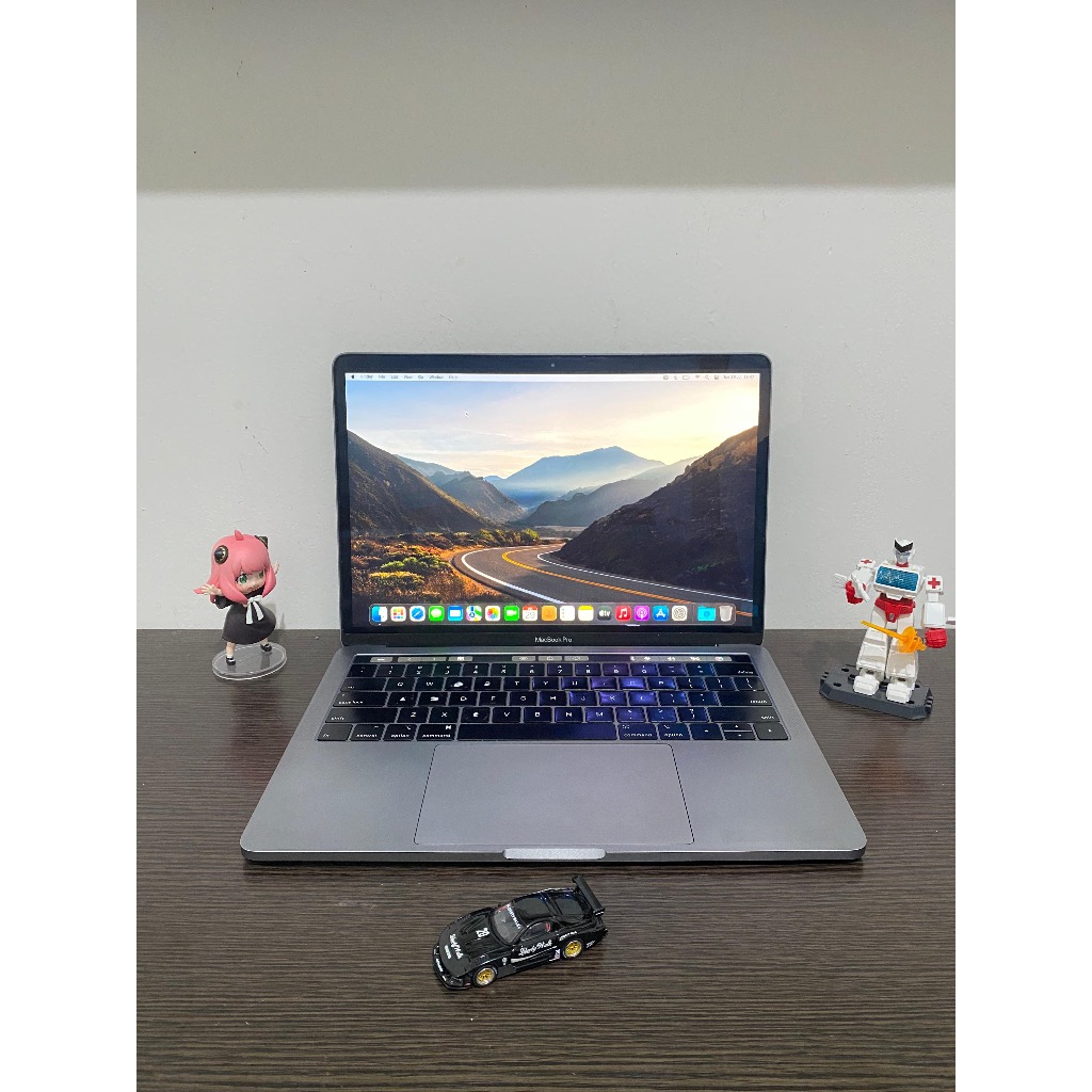 MacBook Pro 13 Inch 2018 Ram 16GB SSD 512GB Core i7 $ Thunderbolt CTO