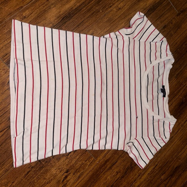 Tommy Hilfiger Kaos Wanita Preloved