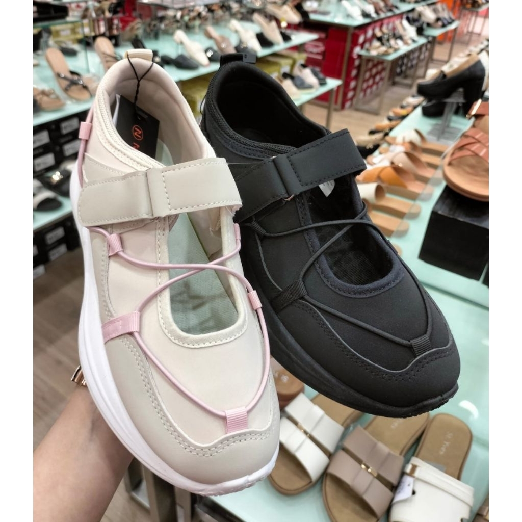 Sepatu Sneakers Slip On Ringan Nevada