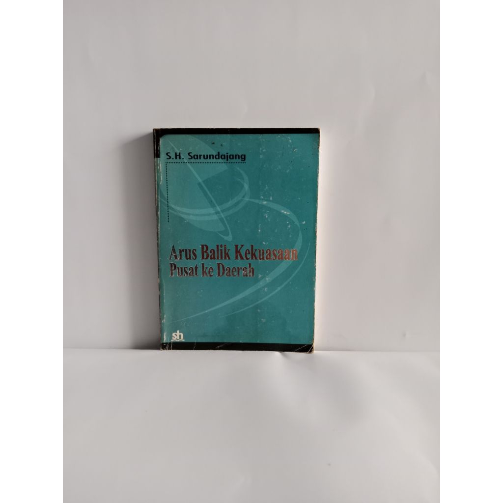 Buku original Arus Balik Kekuasaan Pusat Ke Daerah oleh AH. Surundajang