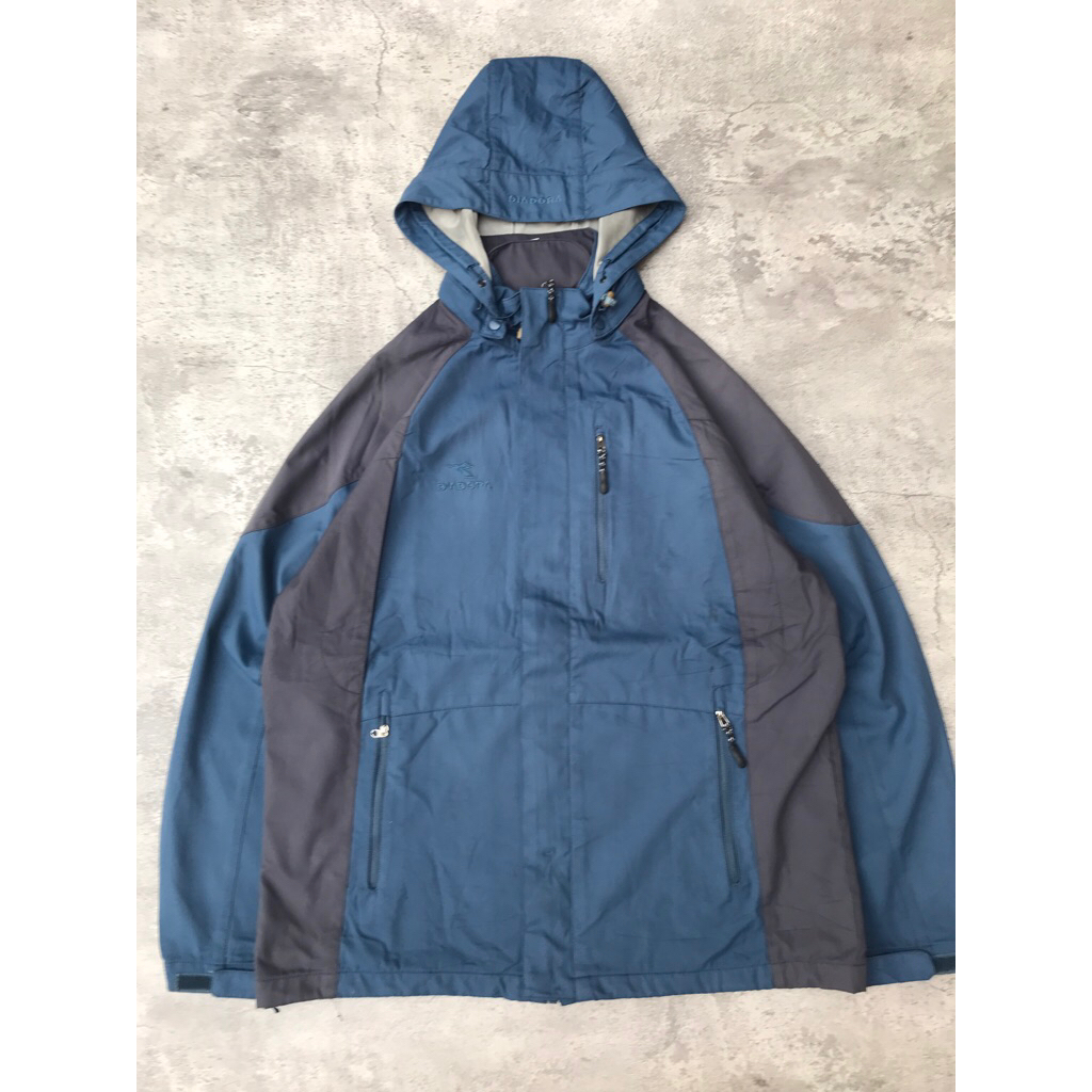 outdoor jacket gorpcore diadora goretex blocktech hiking ACG jack wolfskin patagonia