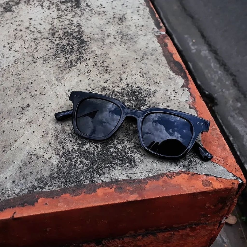 Kacamata Louise Severn Black Glossy Sunglasses Frame