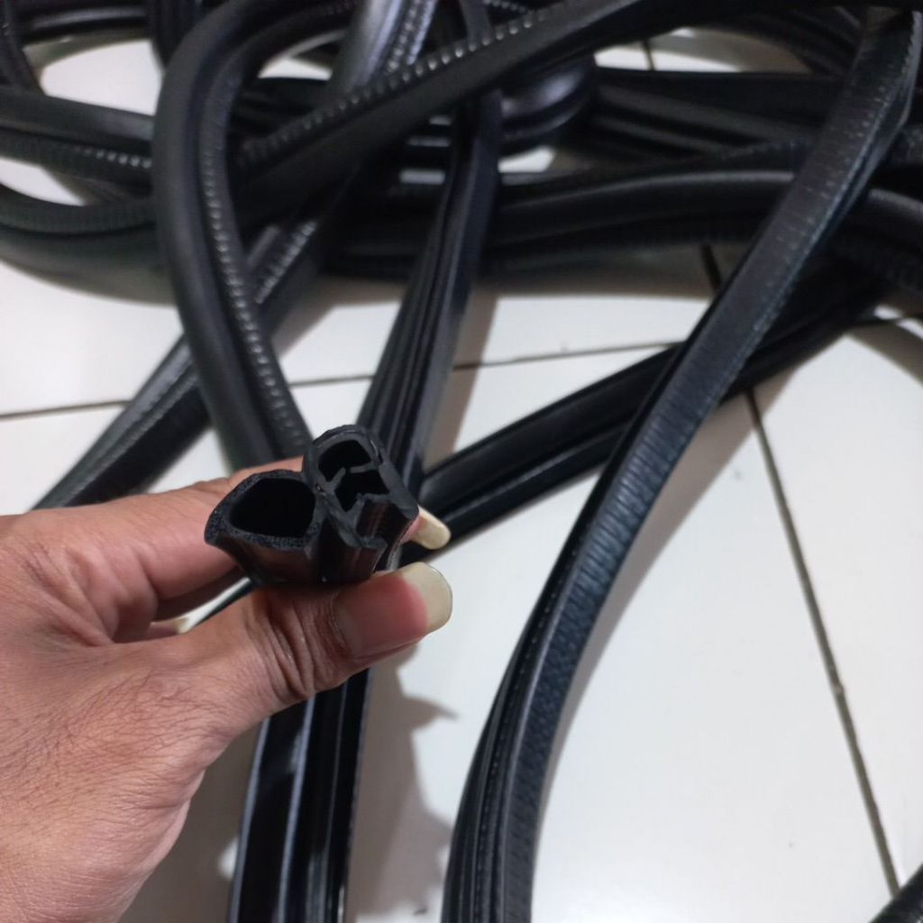 KARET BALON LIST JEPIT PINTU BODY MOBIL UNIVERSAL HARGA UNTUK 1 METER