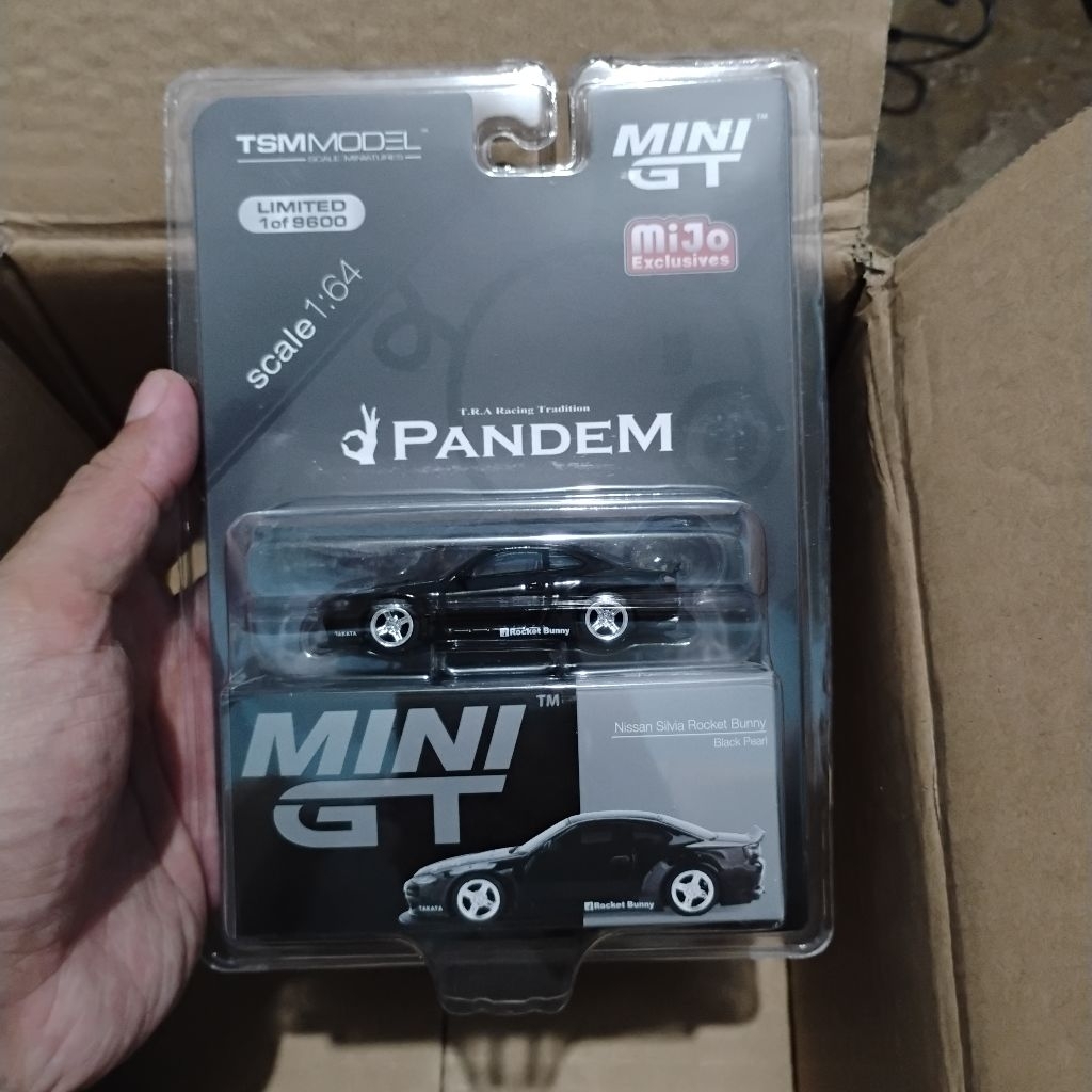 Mini GT Nissan Silvia Rocket Bunny