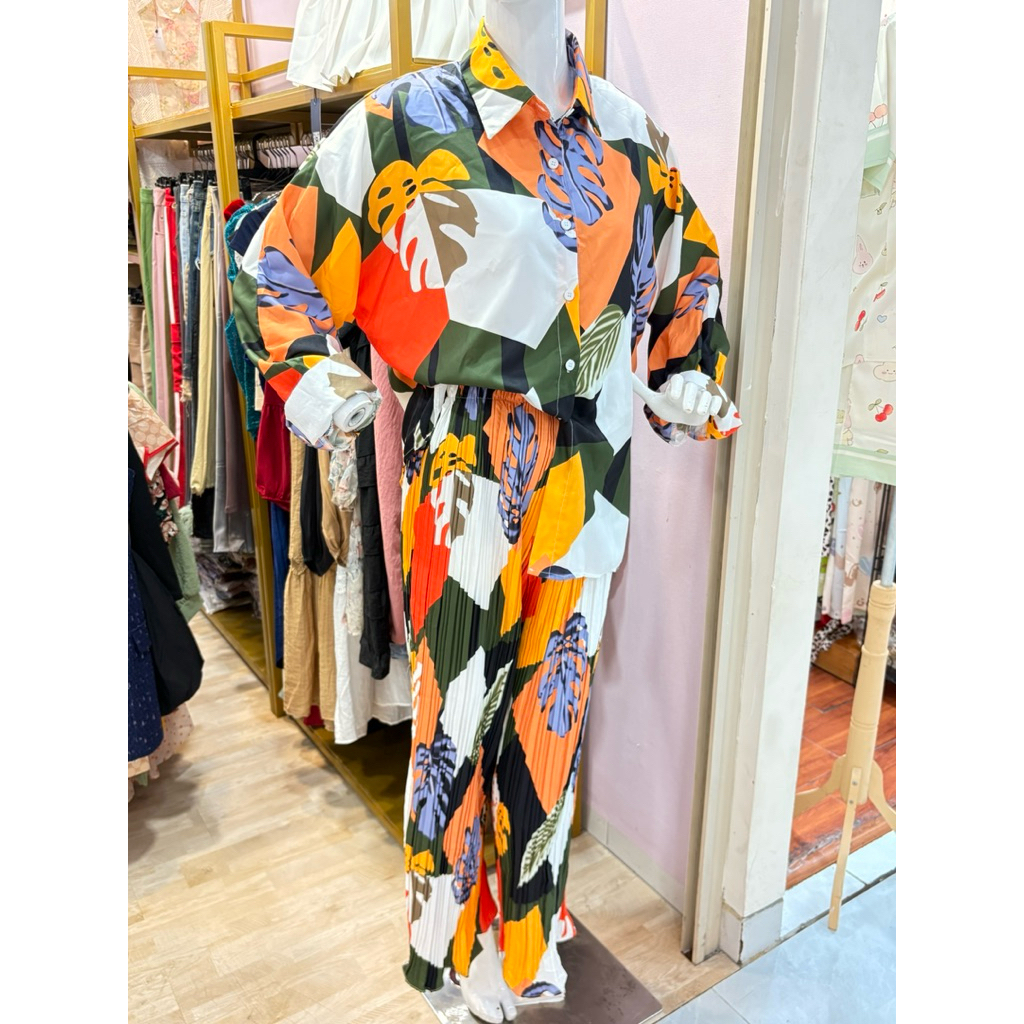 setelan kemeja dan celana plisket motif daun tropis Premium BKK
