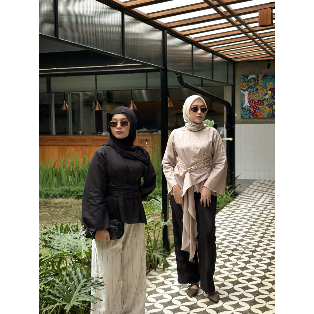 Amora Blouse | Blouse wanita | Clean outfit | Korean Blouse | Outfit kuliah | Outfit kantor | Outfit