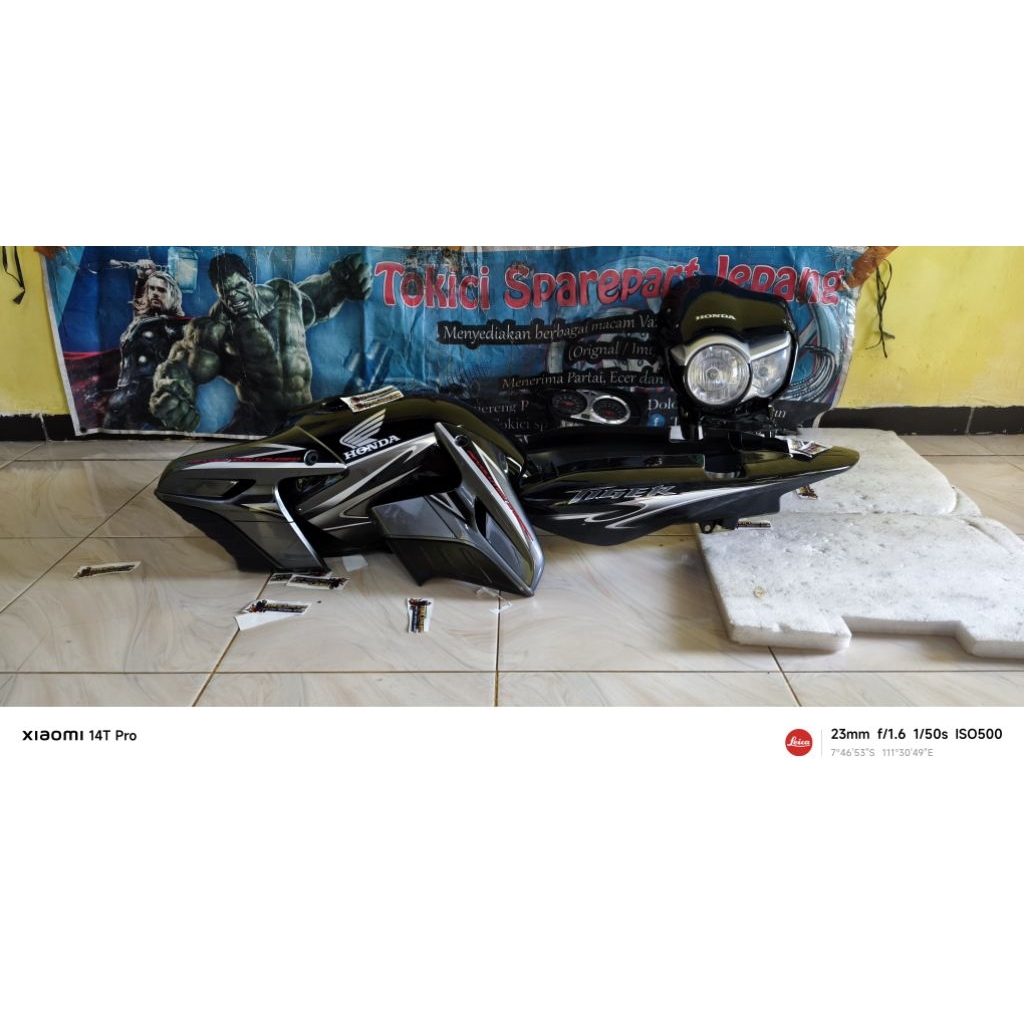 body set tirev hitam 2013 strip violet atau body set tirev hitam violet 2013 set headlamp PC atau bo