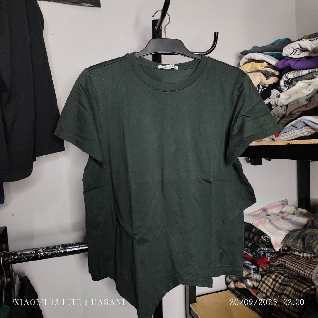 kaos uniqlo x jwanderson size XL on tag LD105 P65