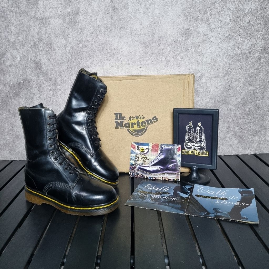 Dr Martens 1490 Vtg 70s Black 4uk Made in England MIE Solovair Docmart