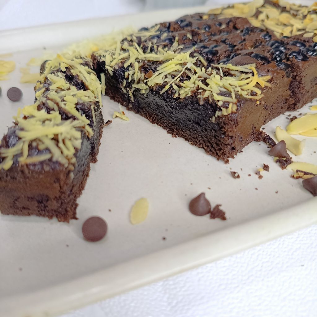 SAVOREAT | FUDGY BROWNIES 20x10, FUDGY BROWNIES LUMER, FUDGY BROWNIES TOPPING