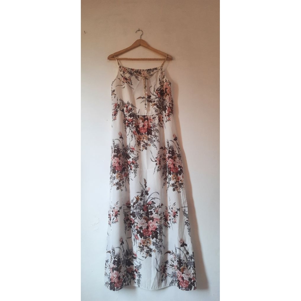 long dress putih motif bunga/ dress pantai adem