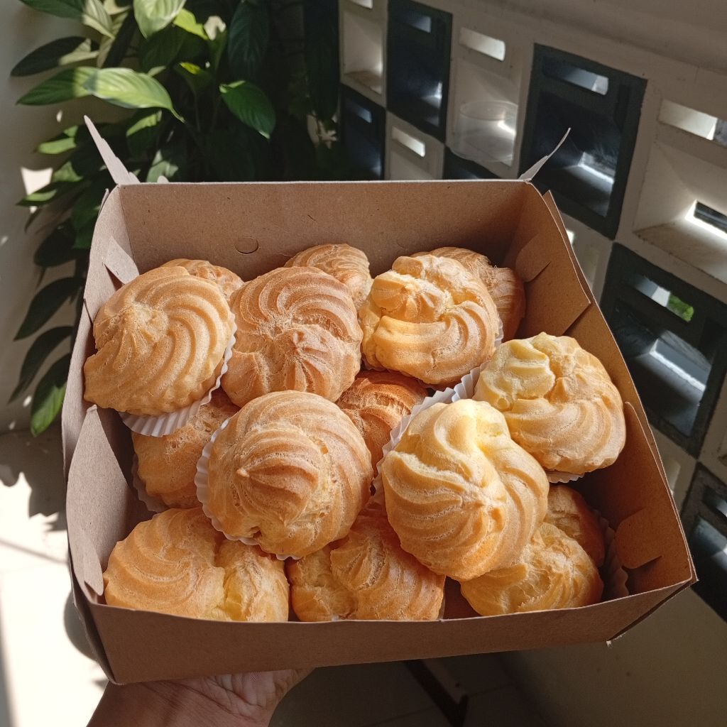 kue soes, soes vla vanila, kue sus vla susu, kue soes isi 10 pcs