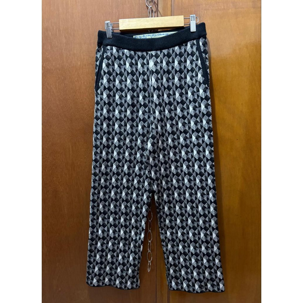 Kulot rajut/knit motif hitam, Brand Niko And... Premium & Rare item