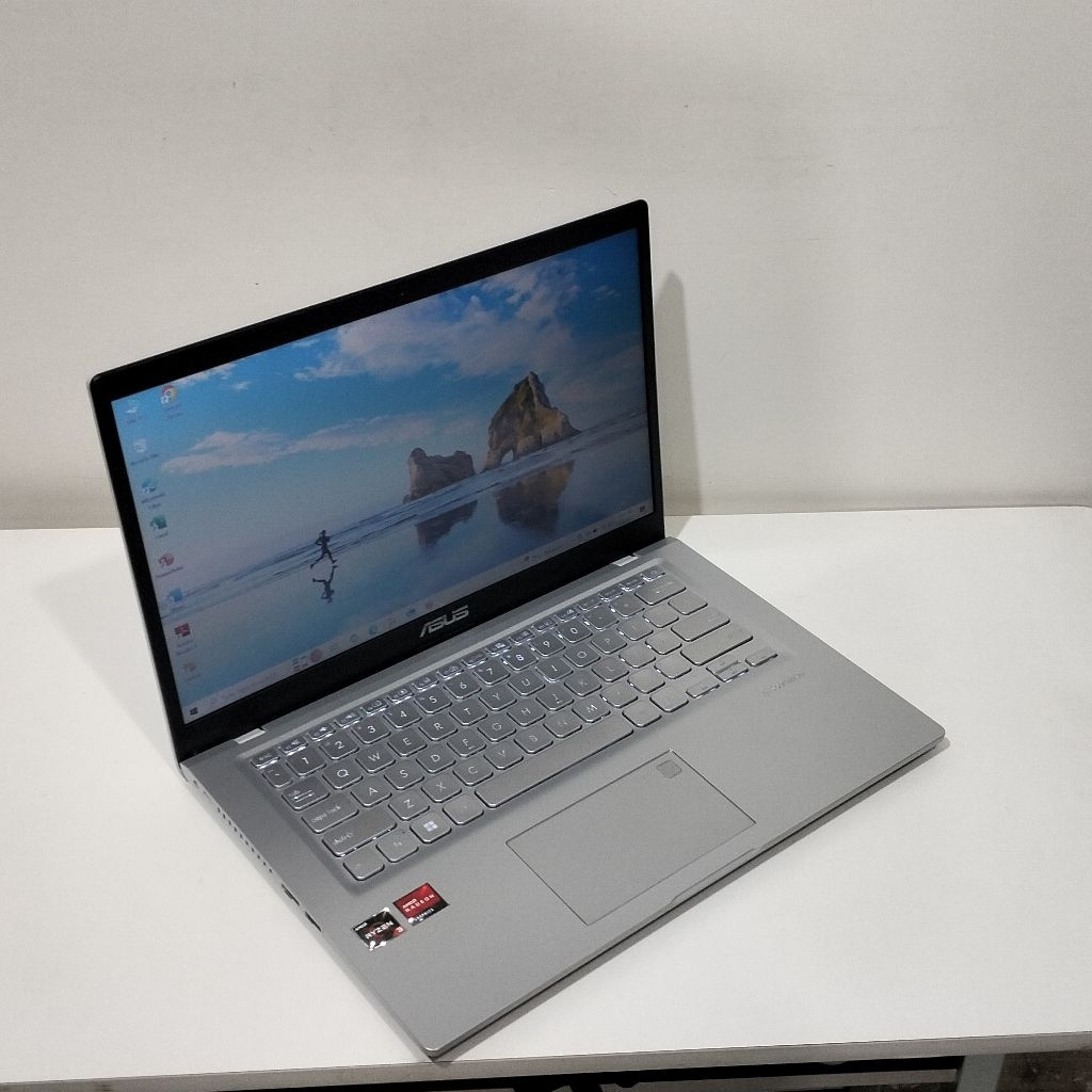 Asus Vivobook Amd ryzen 3-3200U Ram 8Gb/SSD 256Gb